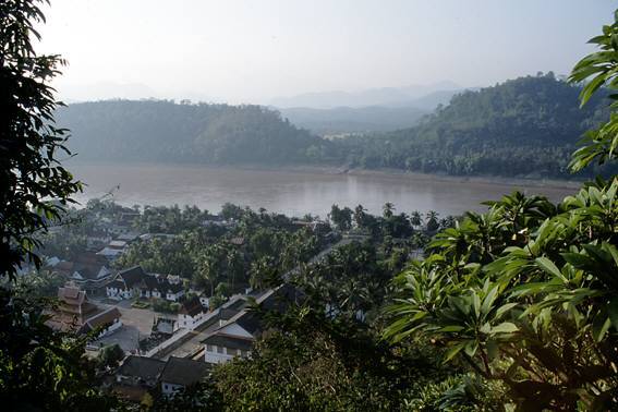 The view from Phou Si Hill (Photo credit: Thomas Drissner, Wikimedia Commons)