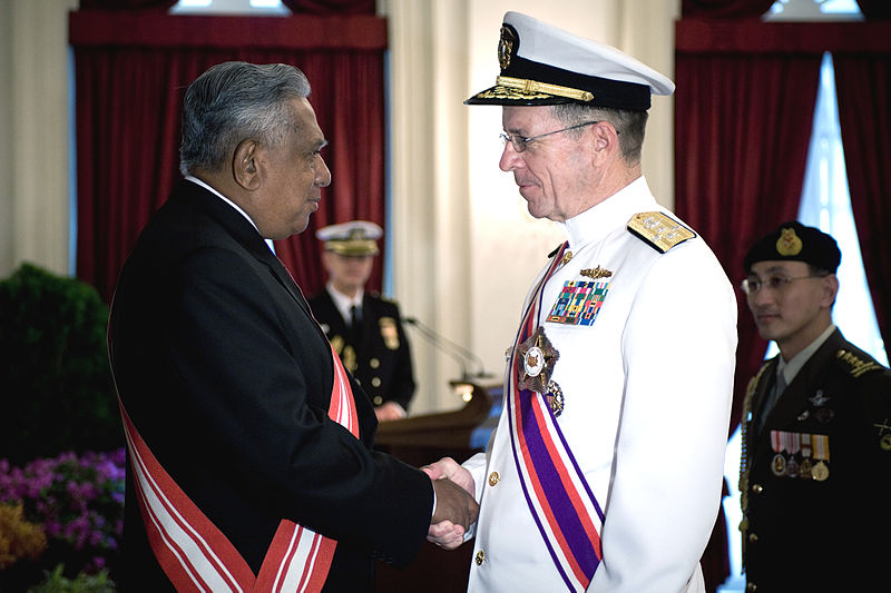 President Nathan congratulates U.S. Navy Adm. Mike Mullen, chairman of the Joint Chiefs of Staff, after being awarded the Singapore Military Distinguished Service Order, May 29, 2008 (Photo credit: Wikimedia Commons)